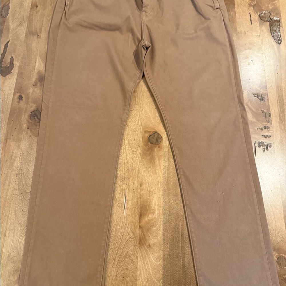 Classic Men's Khaki Chinos